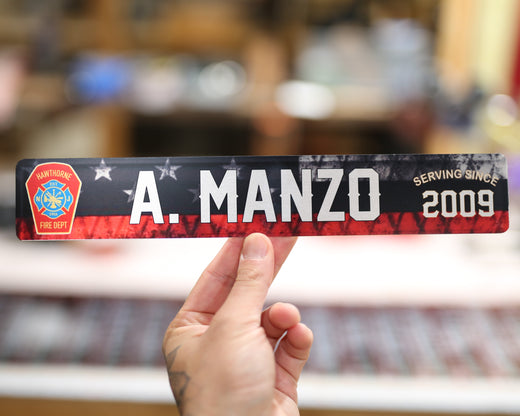 LOCKER PLATE: GRUNGE REDLINE FLAG/LOGO